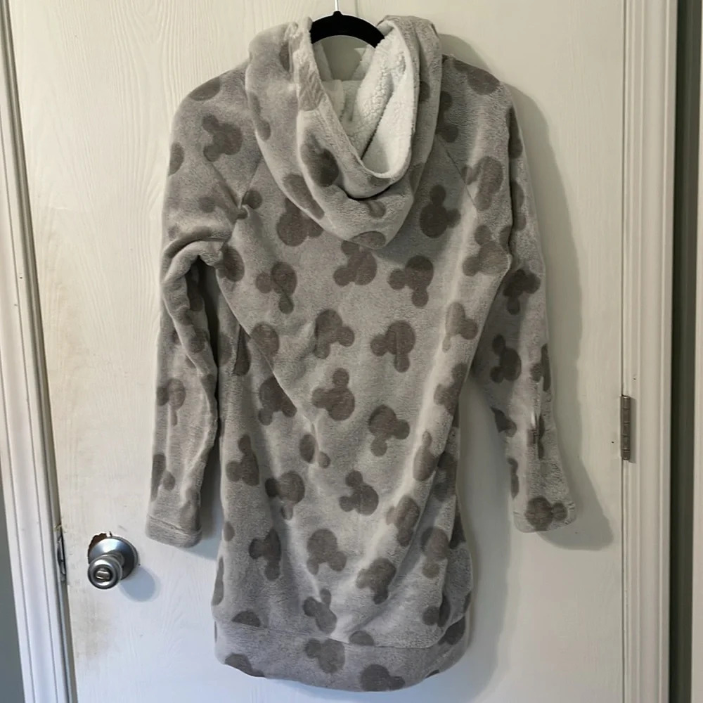 💰Disney NWOT Mickey Mouse Print Plush Soft Fleece Long Hooded Sweater Size Small - Picture 7 of 7